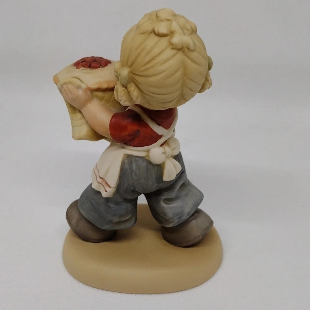 Vintage Enesco Special Edition 1989 Girl with Pie Porcelain‎ Figurine